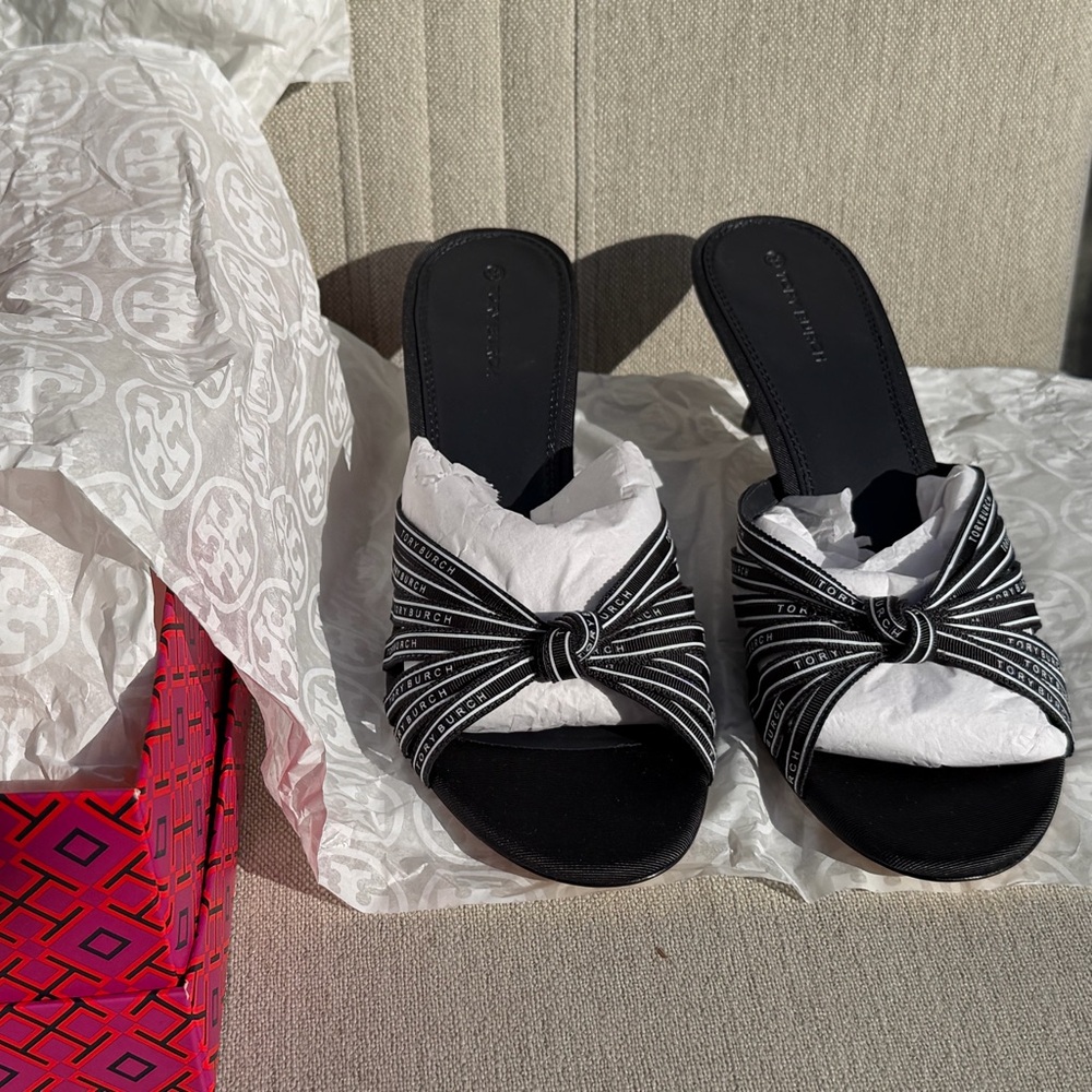 Tory Burch Navy and White Knotted Sandals